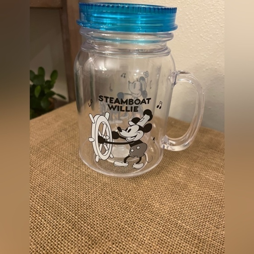 Disney Steamboat Willie plastic tumbler with lid. 16oz.